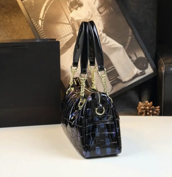 LUXURY - Image 3
