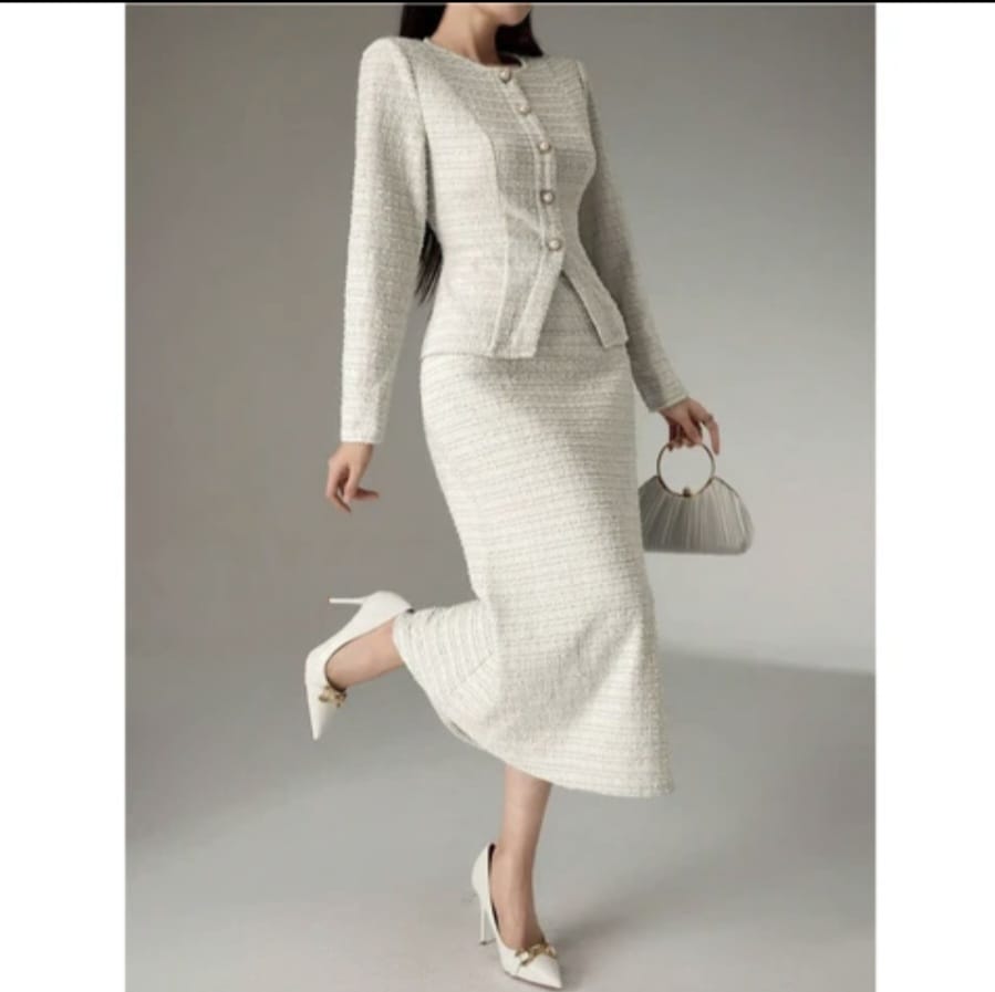 New Longsleeve Tweed Jacket With Fishtail - Image 3